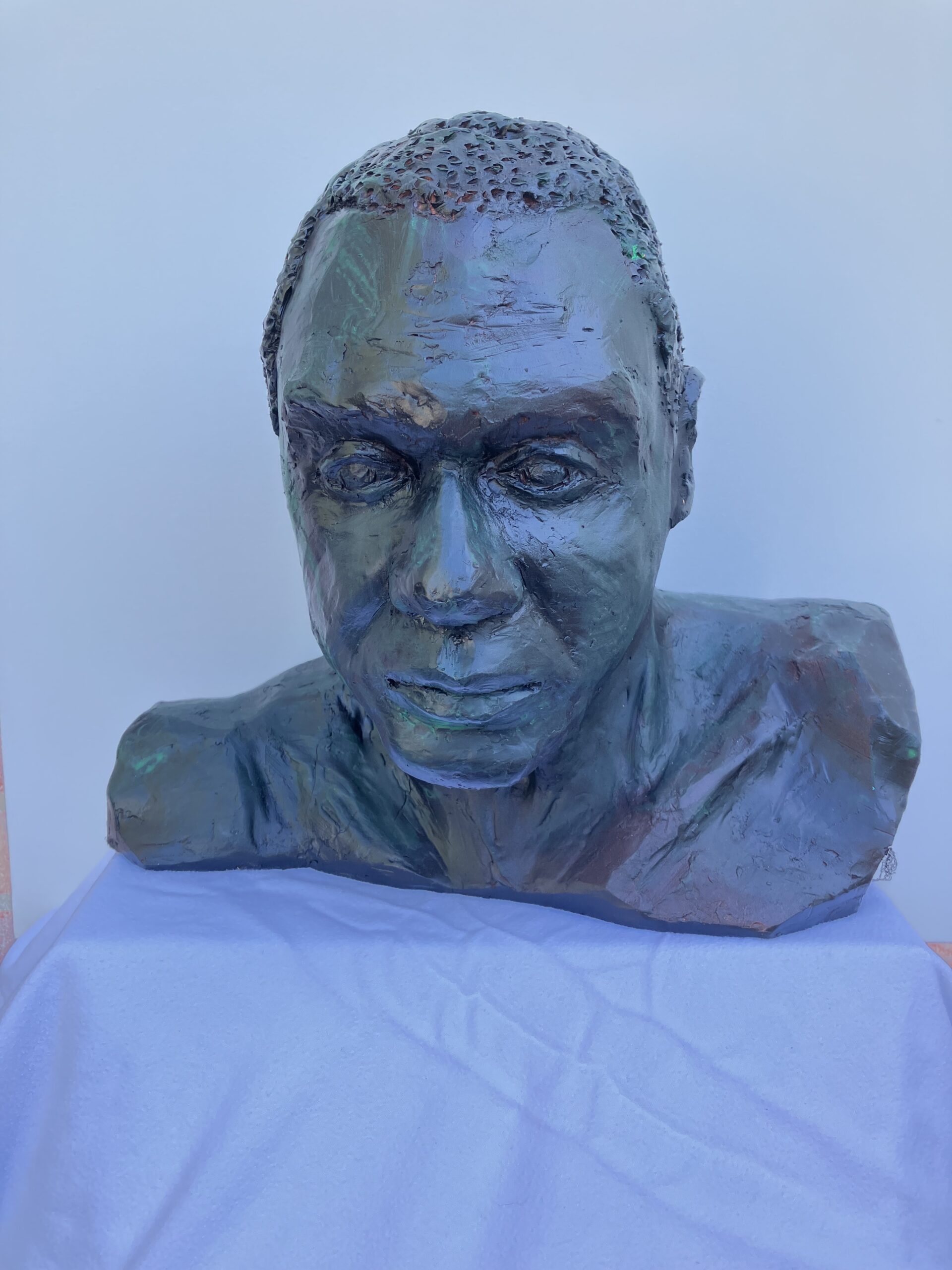 Moe II sculpture by Arleen Seed